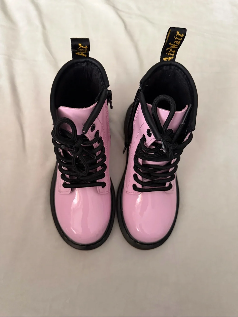 Dr. Martens glossy pink